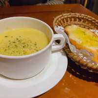 即興樓上Cafe🥰油麻地聚腳點