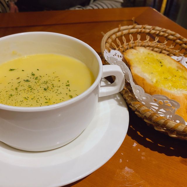 即興樓上Cafe🥰油麻地聚腳點