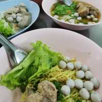 ลูกชิ้นจิ๋ว พร้อมน้ำซุปรสเข้มข้น