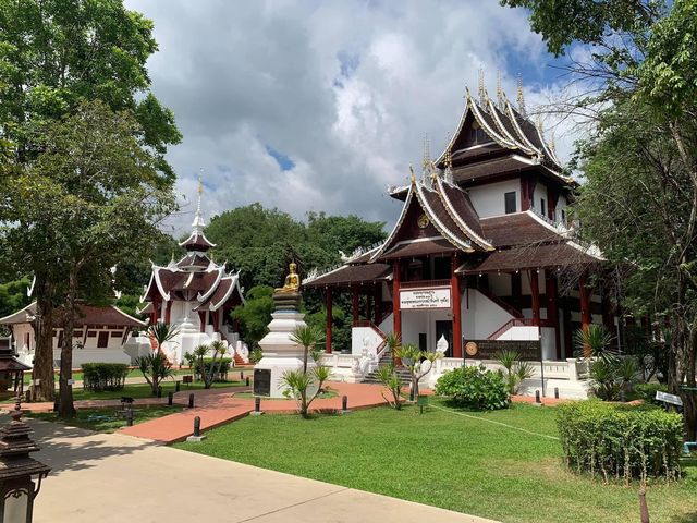 พระอารามหลวง "วัดป่าดาราภิรมย์"
