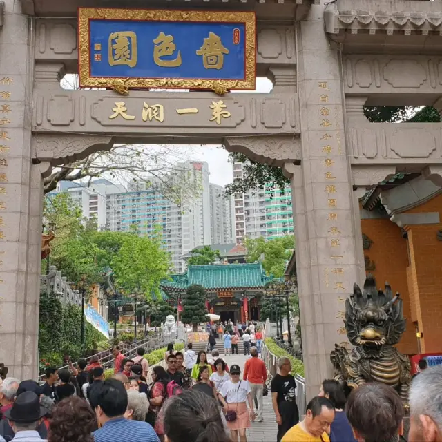 Hong Kong's Famous Wong Tai Sin Temple