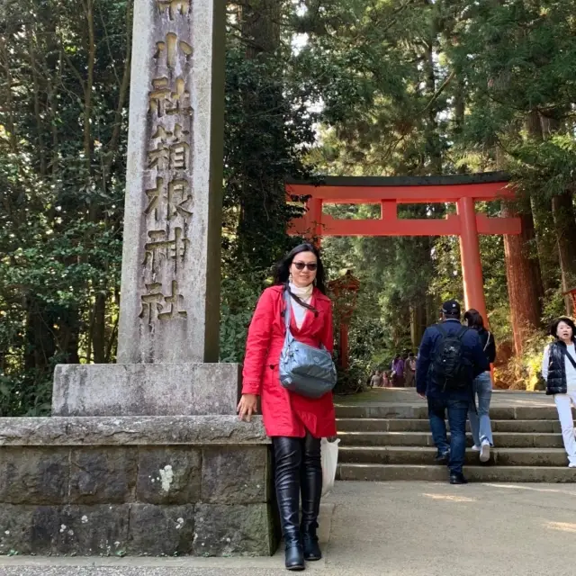 ศาลเจ้าฮาโกเนะ (Hakone shrine) ริมทะเลสาปอะชิ