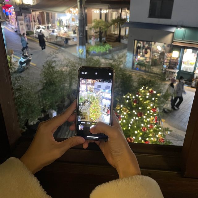 크리스마스 분위기의 삼청동 카페 🎄⠀