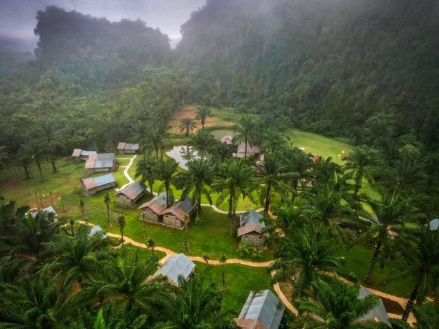 ที่พักติดริมเขา มีหมอกเกือบทั้งปี