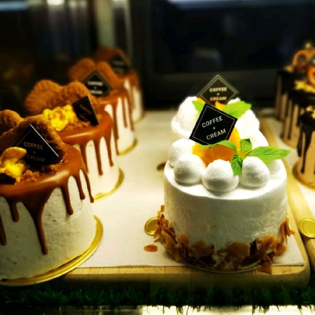 ☕ Coffee + Cream 🍰