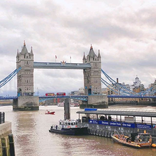 Under the London Bridge