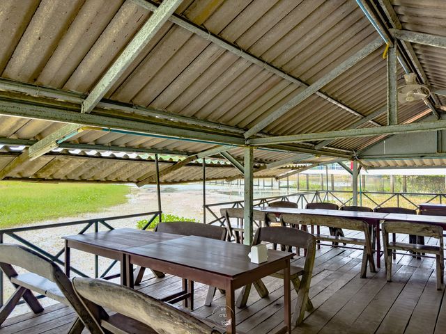 ร้านอาหารพื้นเมืองริมน้ำ จ. สุราษฎร์ธานี