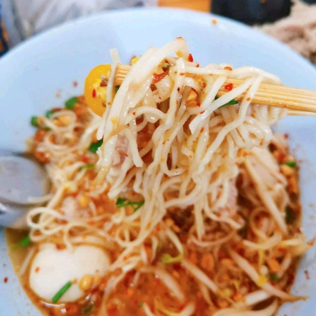 เจ๊หนาชวนชิม ก๋วยเตี๋ยวหมูต้มยำทุ่งคอก