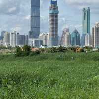沿梧桐河行走，一路飽覽深圳和香港的城鄉美景