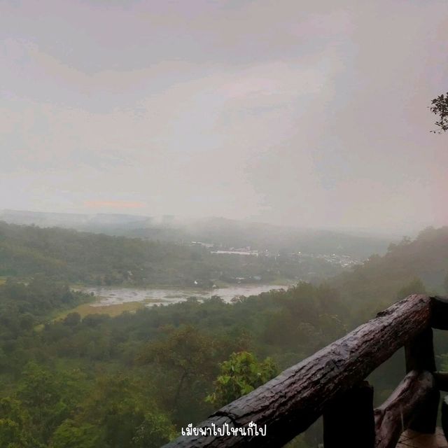 ทะเลหมอกในวัดเรืองแสง อุบลราชธานี
