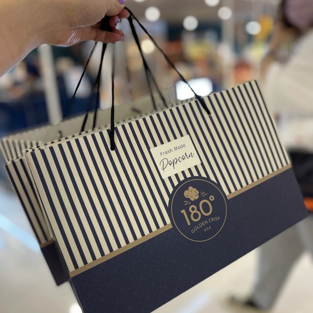 新鮮又香的即製爆谷 POPCORN