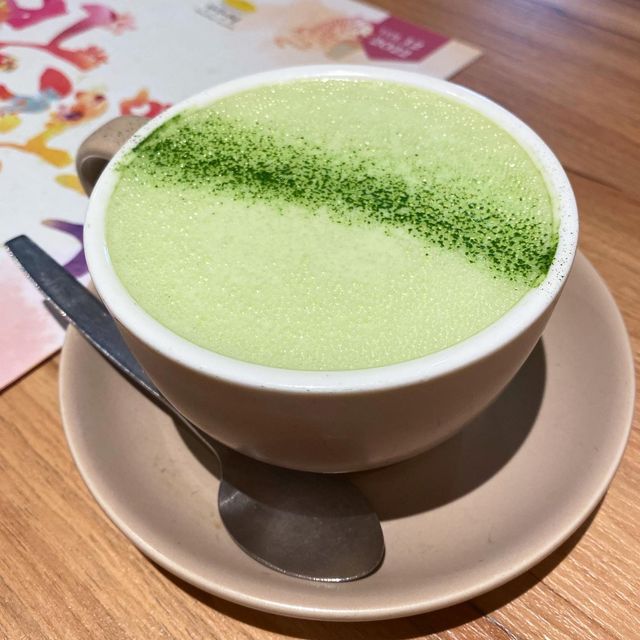 慢煮羊膝毫無雪藏味，香而不膻
