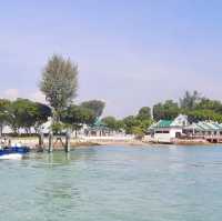 Secret beach at Kusu 🐢 Island 