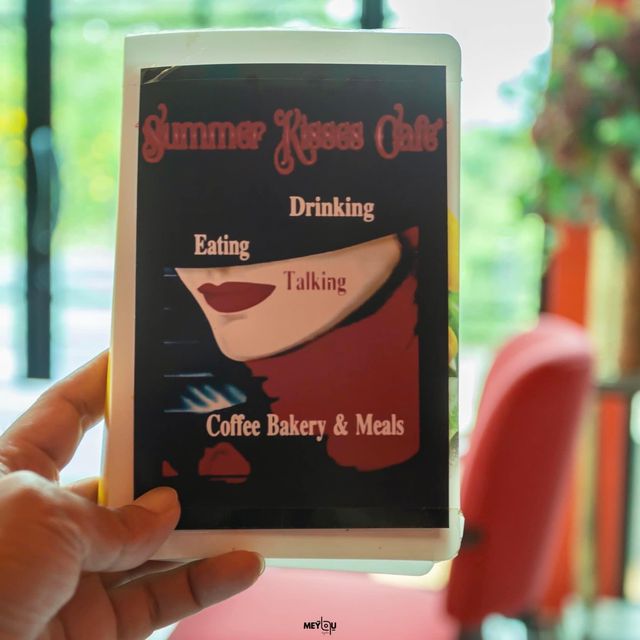 Summer Kisses Café