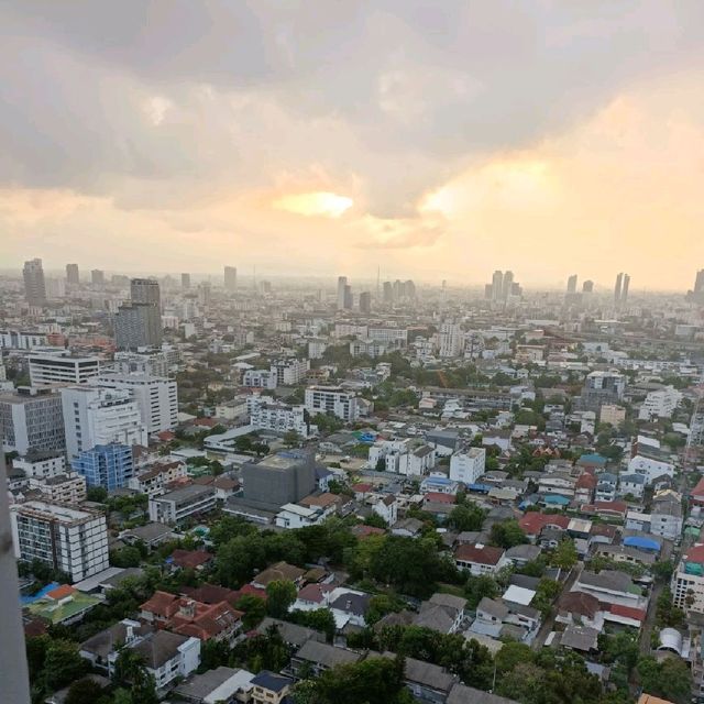 Affordable Stay with Rooftop Infinity Pool!