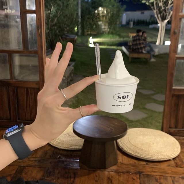 경주의 넓은 야외 테라스 카페_SOL