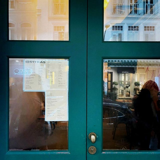 Cafe serving fusion Korean dishes