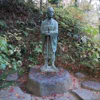 岩手県！紅葉と中尊寺の松尾芭蕉像