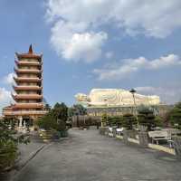 check out huge temple, reclining Buddha 