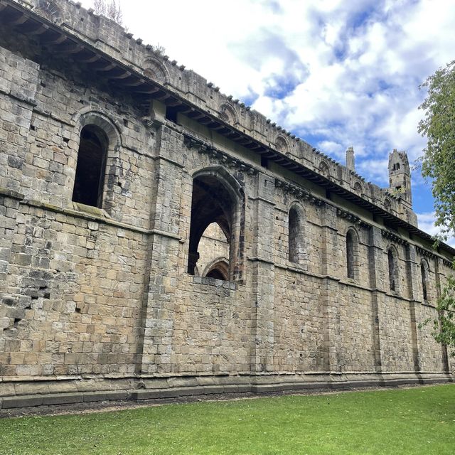 英國Leeds 一日遊 ~ Kirkstall Abbey 探索歷史遺跡