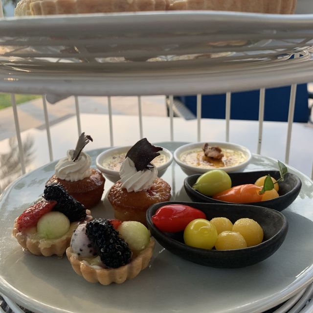 ทาน afternoon tea กันค่ะ ที่ รร. ยู สาธร