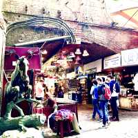 London Horse Tunnel Market
