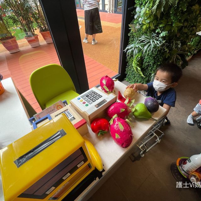 《超高質遊戲室|體驗各行各業|幼兒老師引導探索》 《超高質遊戲室|體驗各行各業|幼兒老師引導探索》