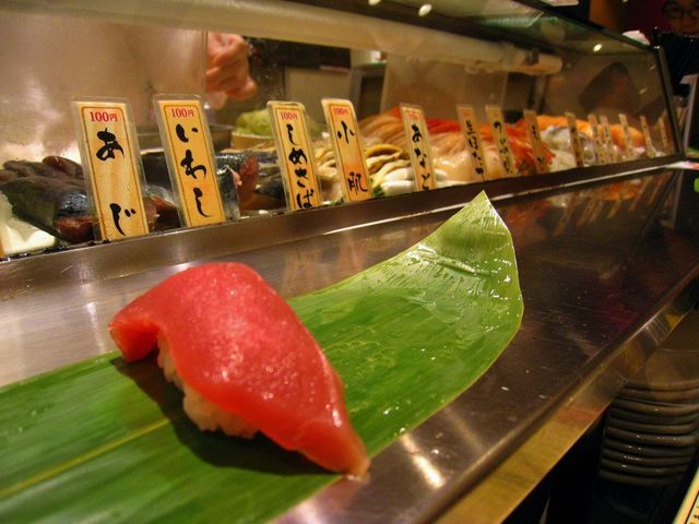 Standing sushi bar