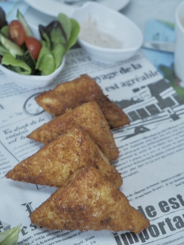 百年古蹟上的玻璃屋，嘆大澳蝦醬美食 