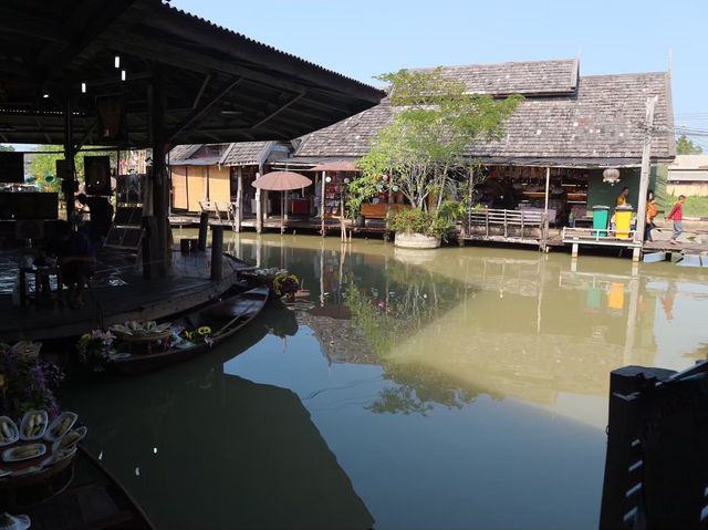 ตลาดน้ำ 4 ภาค พัทยา