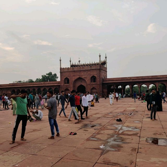Magnificent yet crowded mosque of Mughal era