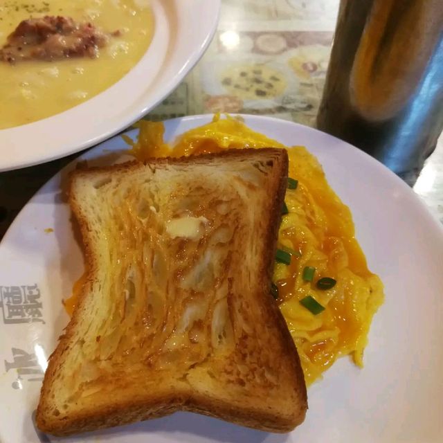 三傻檬犬藍毛毛 冰廳美食開心心😆 三傻檬犬藍毛毛 冰廳美食開心心😆