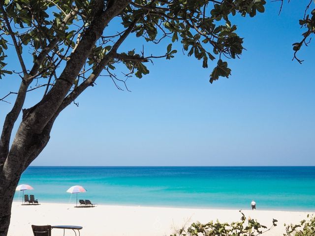  “หาดสุรินทร์” หนึ่งในหาดของ จังหวัดภูเก็ต
