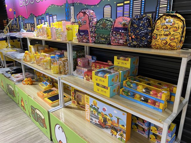全港最大間嘅B duck主題旗艦店😍