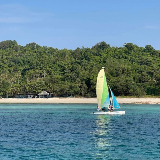 ล่องเรือเที่ยวเกาะทะลุใกล้ๆที่ ประจวบคีรีขันธ์ 