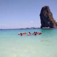 ว่ายน้ำที่เกาะปอดะ