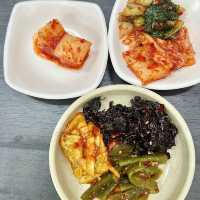 【鶴橋・山田商店】キムチ食べ放題！行列ができるキムチ店の食堂