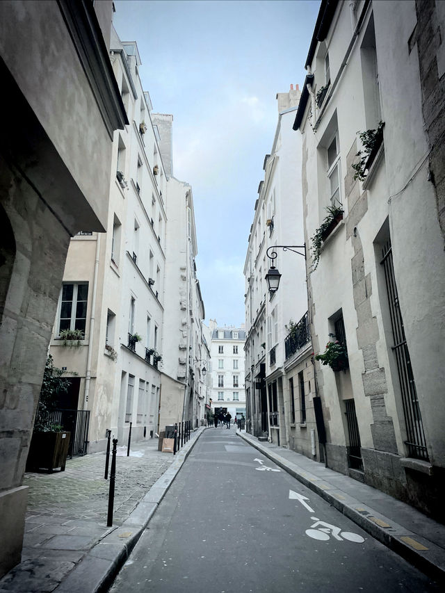 Casual wandering in the city | Paris streets