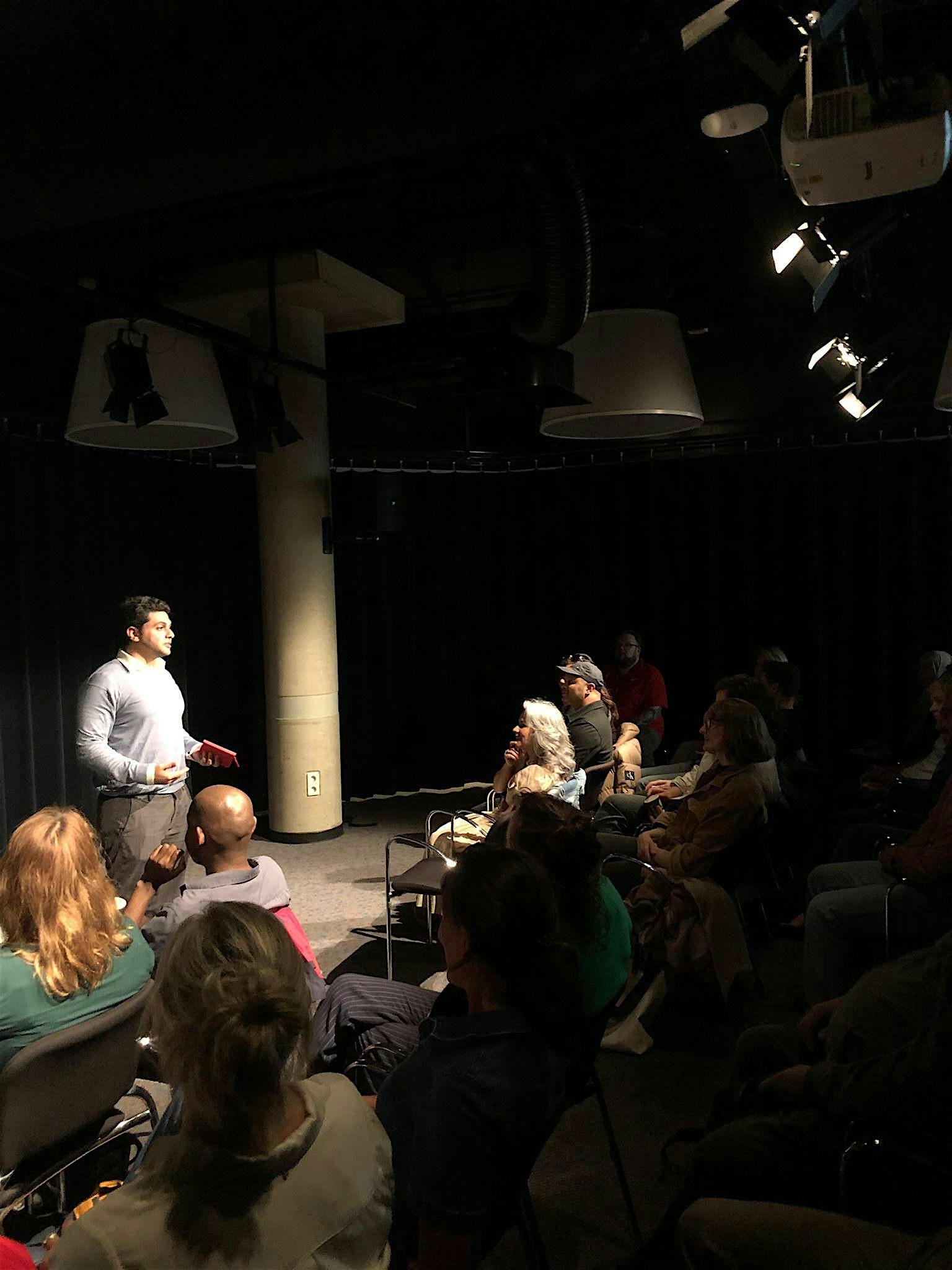 Verhalen en Stand-up comedy (Centrale Bibliotheek, vierde verdieping) | Centrale Bibliotheek Rotterdam, vierde verdieping