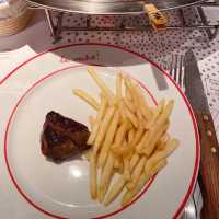 牛扒網紅餐廳. La Vache!