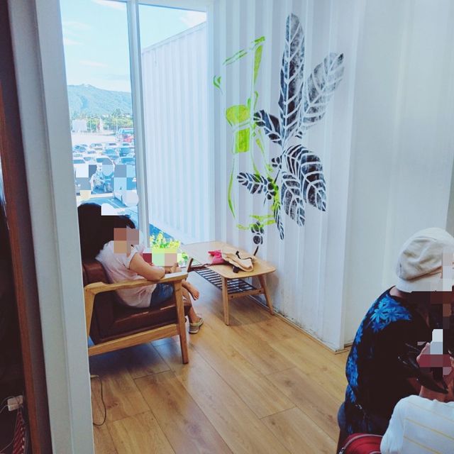 白色貨櫃屋｜洄瀾星巴克｜怎麼拍都漂亮
