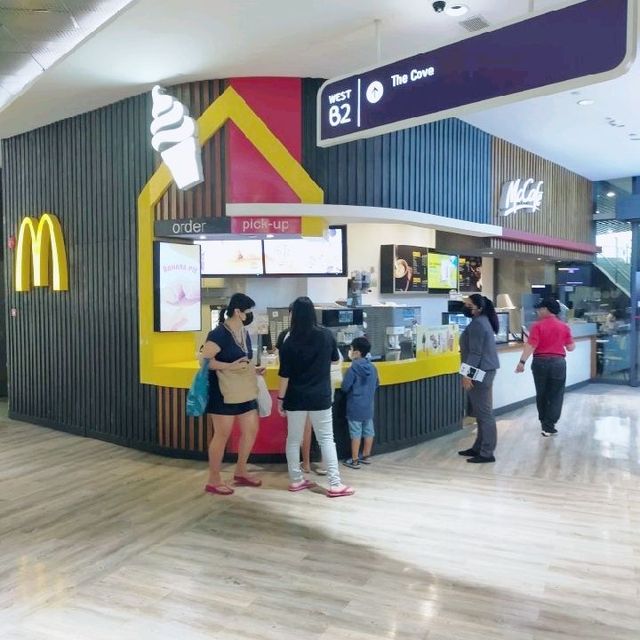 MacDonald's @ Waterway Point