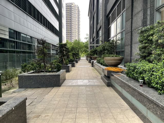 電力公園 在大樓中的公園很酷很好拍