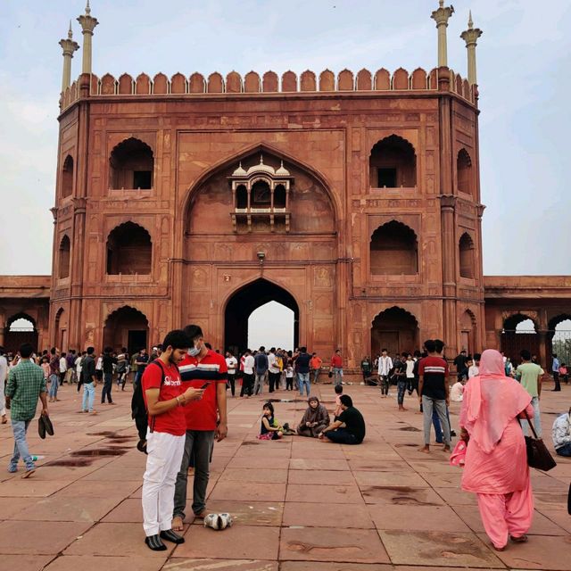Magnificent yet crowded mosque of Mughal era