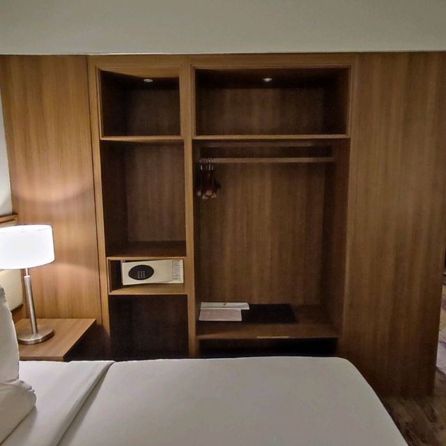 Luxury Hotel near the Malls