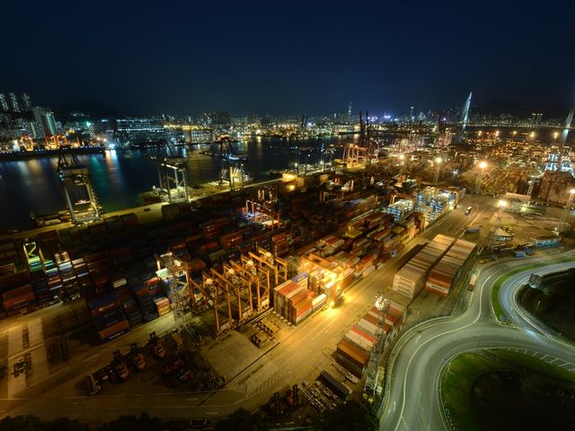青逸酒店個貨櫃碼頭景