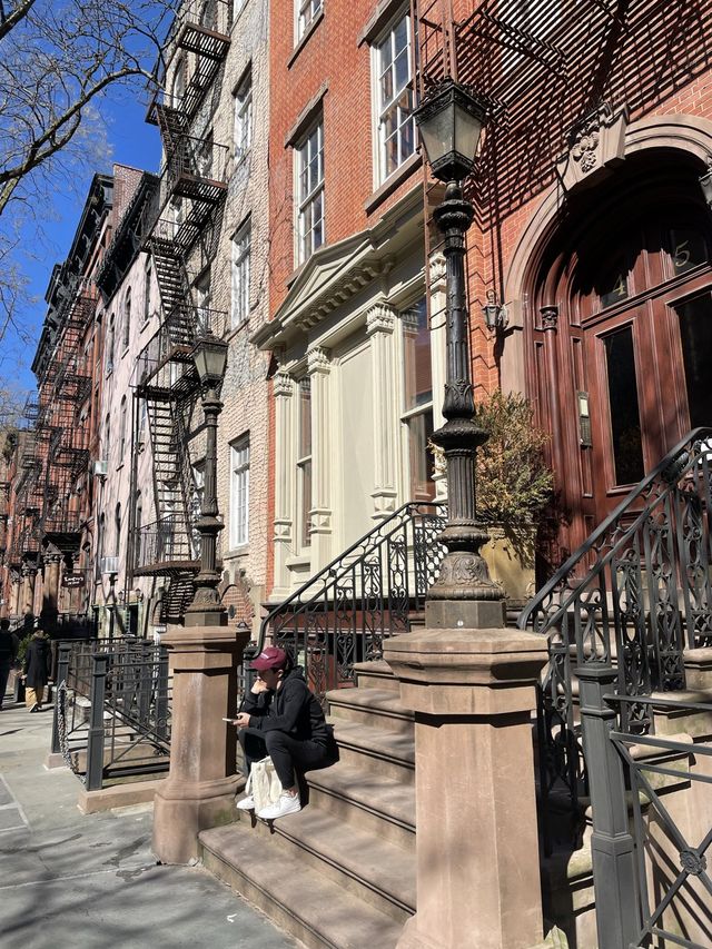 MORNING STROLL IN WEST VILLAGE