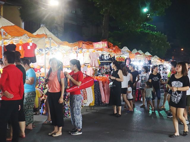 베트남 하노이 야시장 먹거리 볼거리가 많고 활기찬 곳