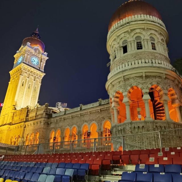 Walking through Sultan Abdul Samad Building