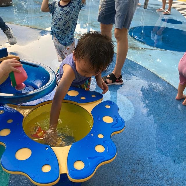 《親子活動～屯門公園共融遊樂場玩水區》